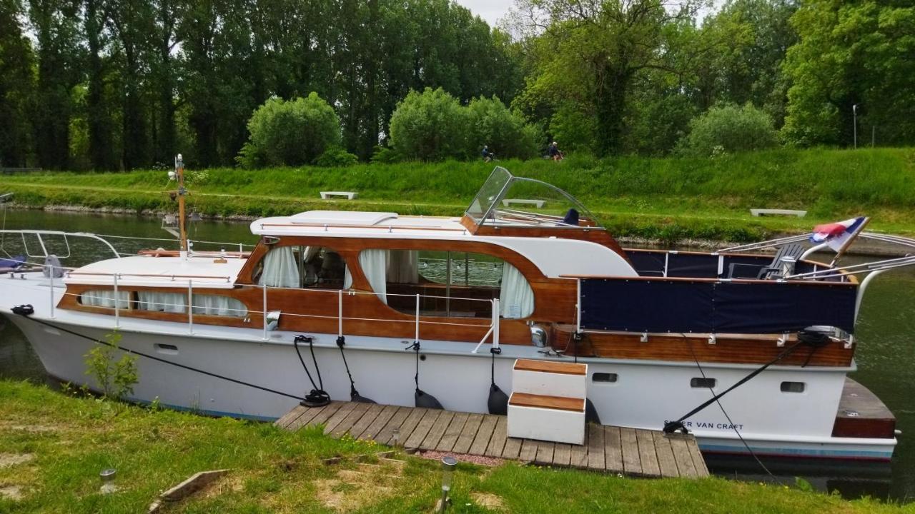 Orka Hotell Eaucourt-sur-Somme Exteriör bild